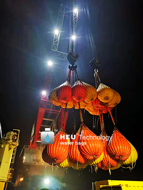 1320噸風(fēng)電安裝船吊機(jī)負(fù)荷測試.jpg